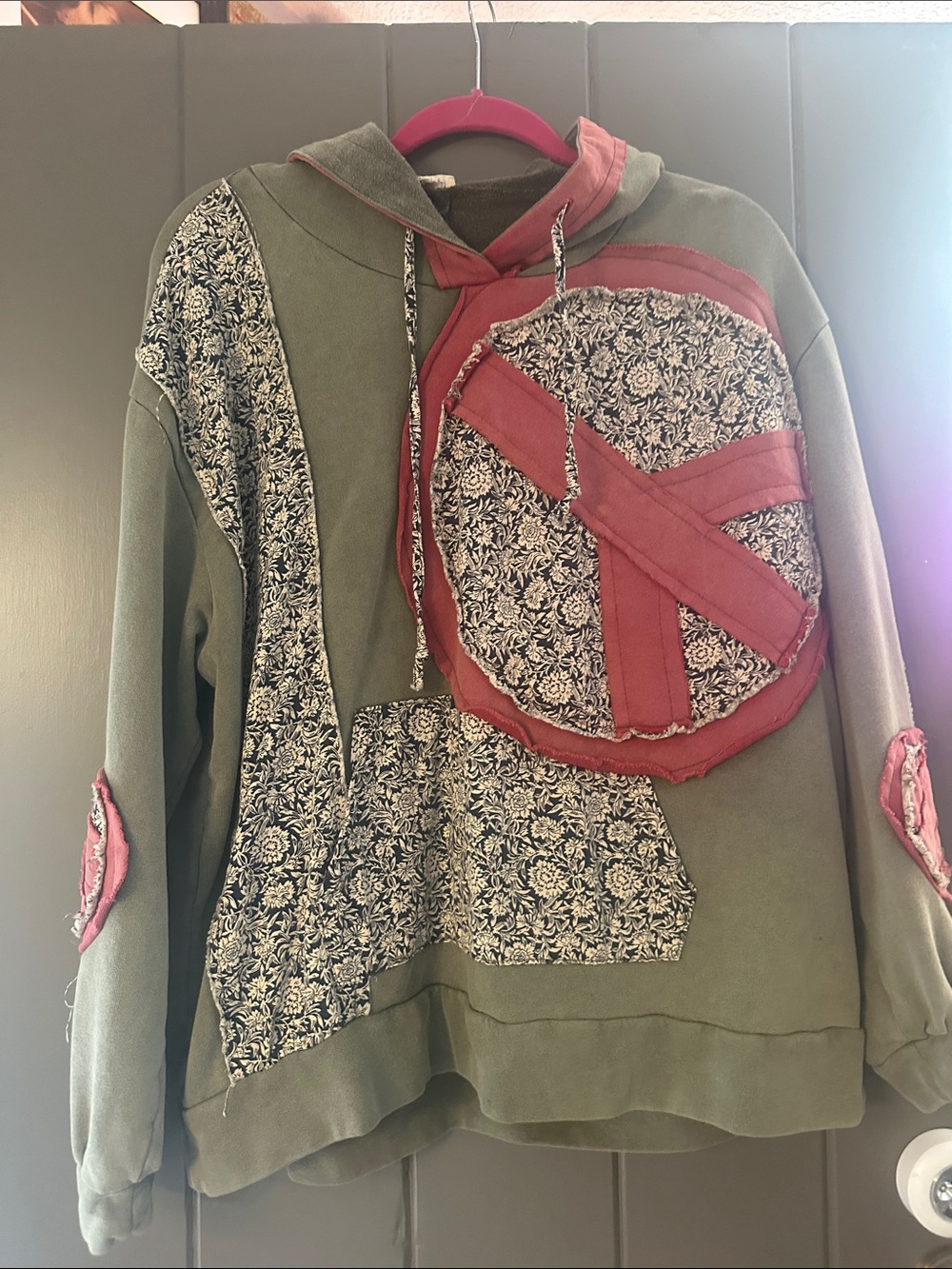 POL brand Peace Patched Hooded Top